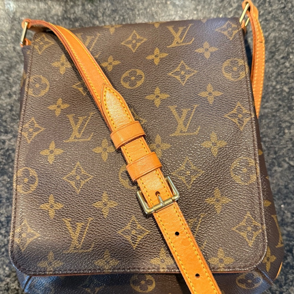 Authentic Louis Vuitton Musette Salsa Short Shoulder Bag - Picture 5 of 12
